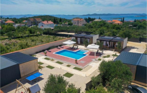 12 Bedroom Nice Home In Drage